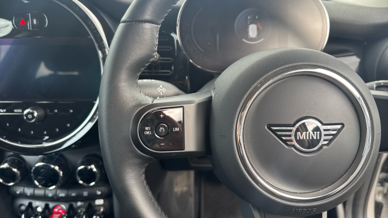 MINI Hatchback 1.5 Cooper Classic 3dr Auto Petrol Hatchback